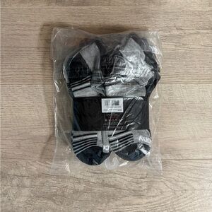 Saucony Women's Black and Gray Socks